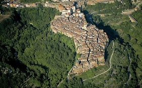 Pitigliano Old Town Kick BESTLOCATED